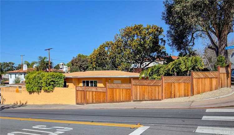 2501 Elm Avenue Manhattan Beach, CA 90266