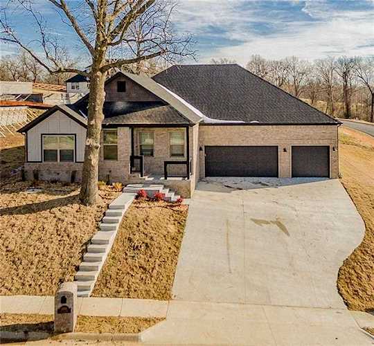 2200 Collins Dr Pea Ridge, AR 72751