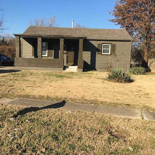5221 Broadmoor Blvd Louisville, KY 40218 | MLS 1548109 Photo 1
