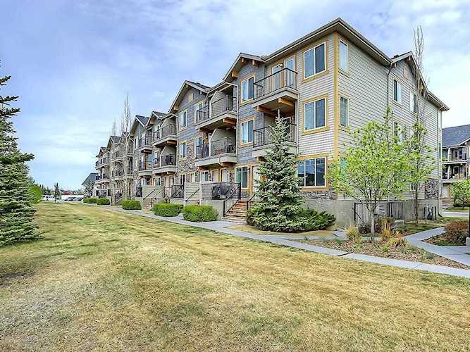 244 Mckenzie Towne Lane SE Calgary, AB T2Z 0C3