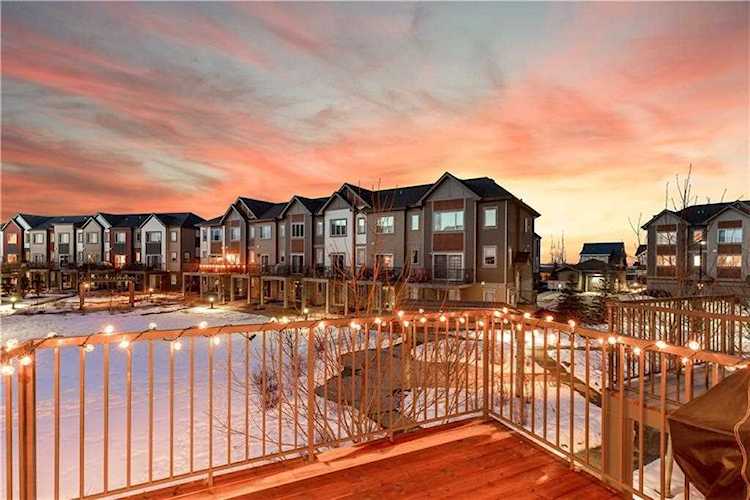 207 Copperpond Villa(s) SE Calgary, AB T2Z 5E3