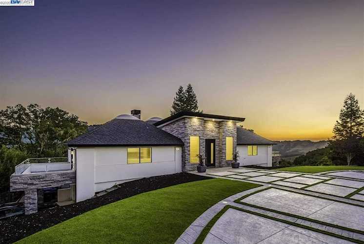 99 Tappan Lane Orinda, CA 94563