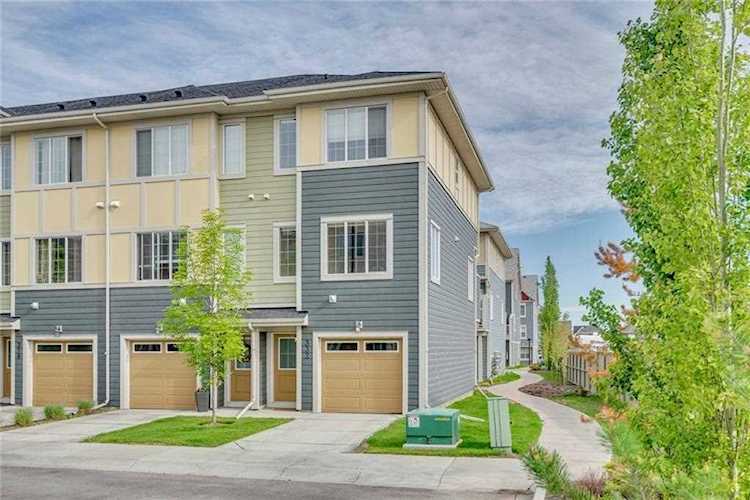 332 Marquis Lane SE Calgary, AB T3M 2G8