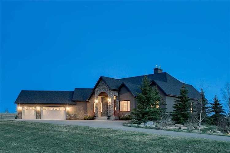 250087 Dynasty Drive W De Winton, AB T1S 4Y4
