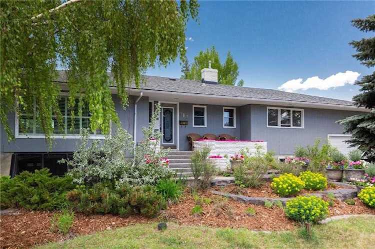 912 49 Avenue SW Calgary, AB T2S 1H2