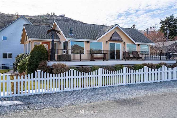 119 Water St Chelan, WA 98816