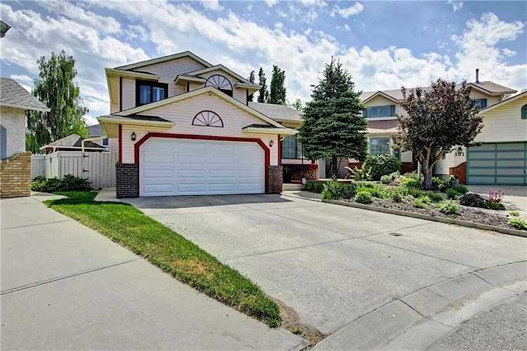 97 Del Rio Place NE Calgary, AB T1Y 6N5