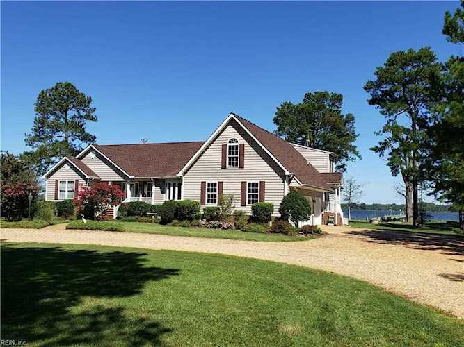 9939 Anchorage Ln Gloucester, VA 23061