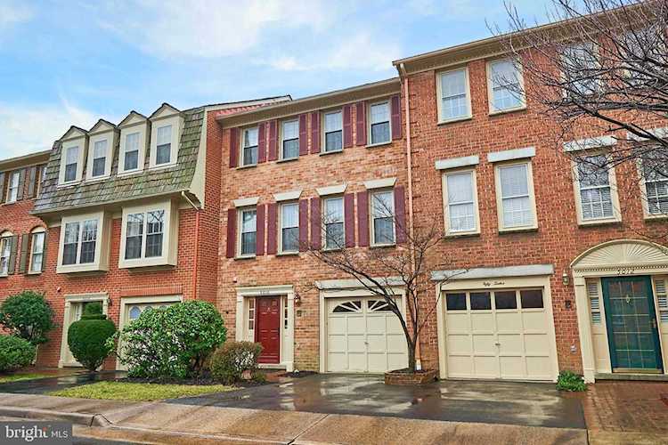 5010 Heritage Ln Alexandria, VA 22311