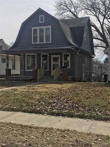 2726 Sacramento St St Joseph, MO 64507