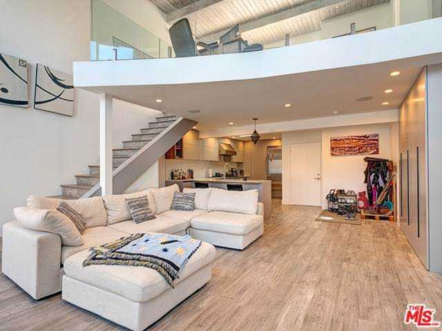 16 Quarterdeck Street #302 Marina Del Rey, CA 90292