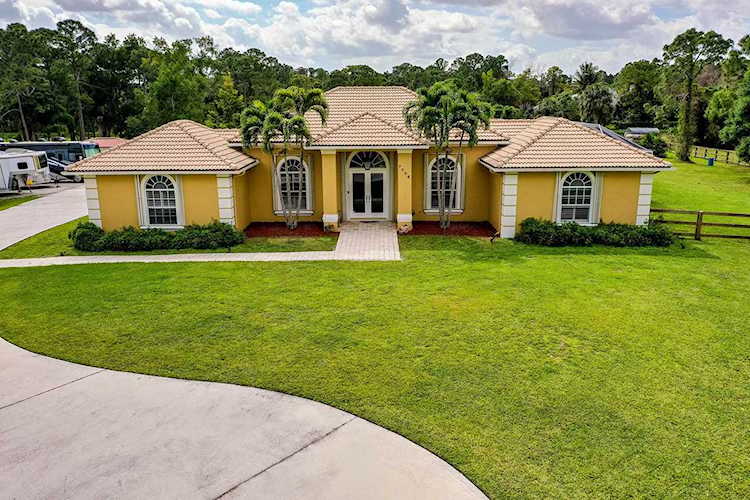 7706 160Th Ln N Lane West Palm Beach, FL 33418