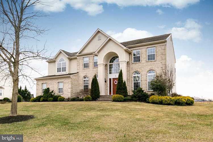8 Livingston Ln Lumberton, NJ 08048
