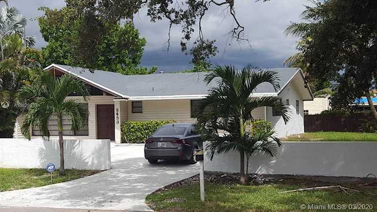 2653 NE 213th St Miami, FL 33180