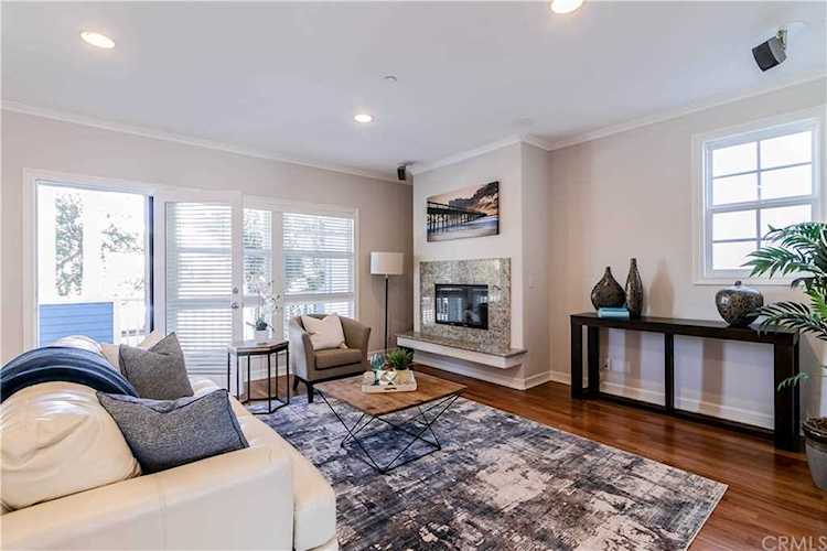 229 Aviation Pl Manhattan Beach, CA 90266