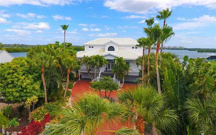 1281 Tree Bay Ln Sarasota, FL 34242