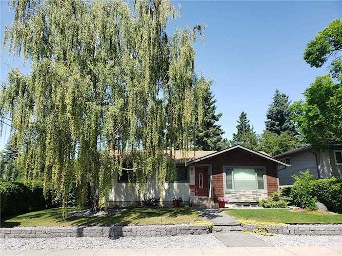 82 Haverhill Road SW Calgary, AB T3V 3E3
