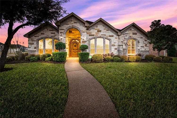 1121 Chiswick High Dr Woodway, TX 76712