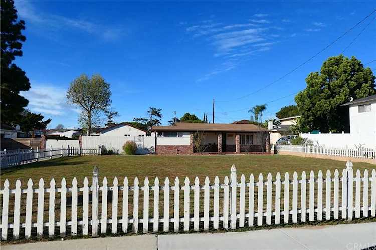 2065 242nd Street Lomita, CA 90717