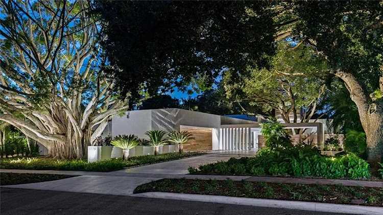 1775 Cherokee Dr Sarasota, FL 34239