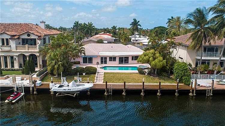 2710 NE 44th St Lighthouse Point, FL 33064