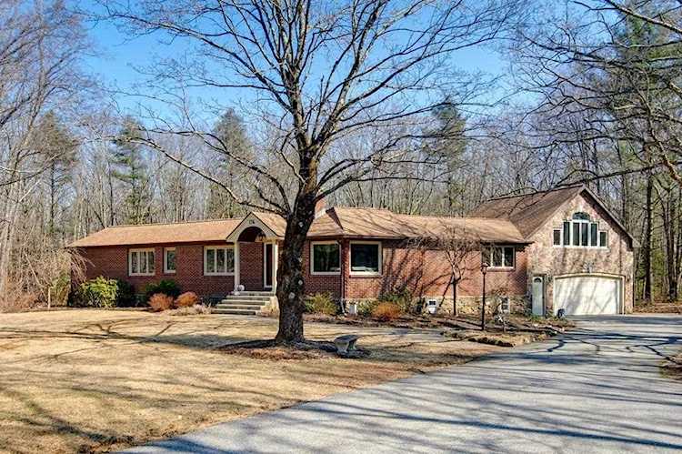 176 Fiske Hill Rd Sturbridge, MA 01566