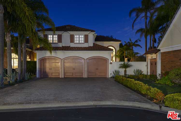 6221 Oakbrook Circle Huntington Beach, CA 92648
