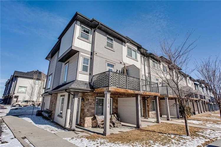 134 New Brighton Landing SE Calgary, AB T2z 1C1
