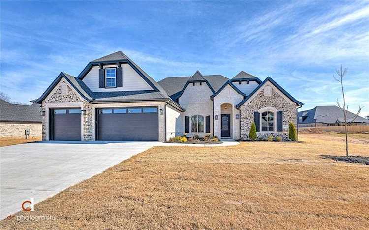 413 NE Royce Loop Bentonville, AR 72712