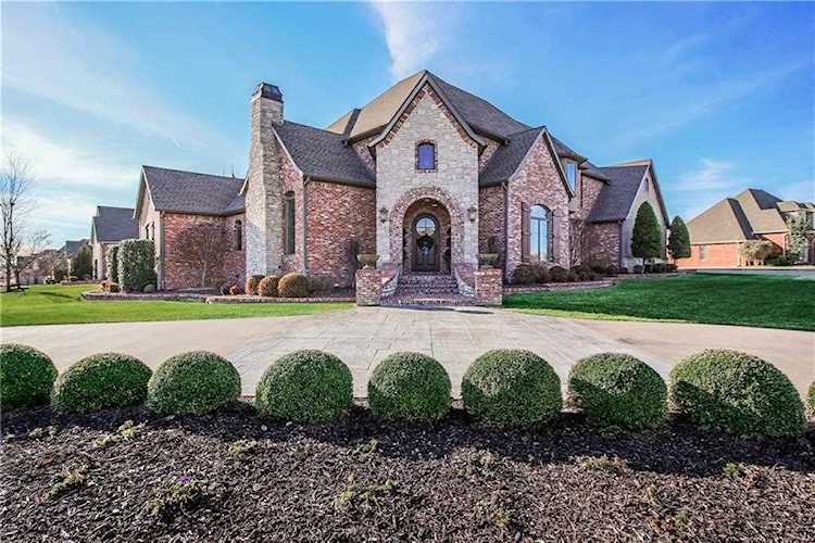 41 W Buckingham Dr Rogers, AR 72758