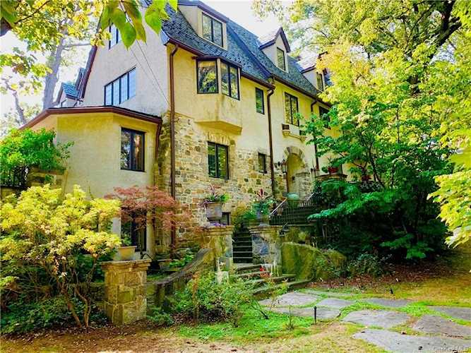 4660 Livingston Avenue Bronx, NY 10471