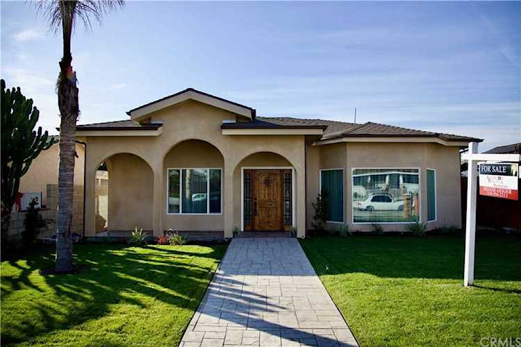 1223 Hyatt Avenue Wilmington, CA 90744