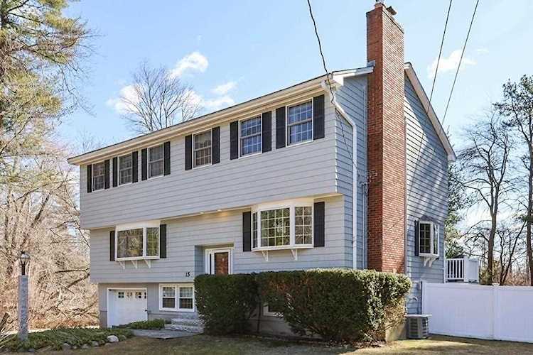 15 Balmoral Dr Billerica, MA 01821