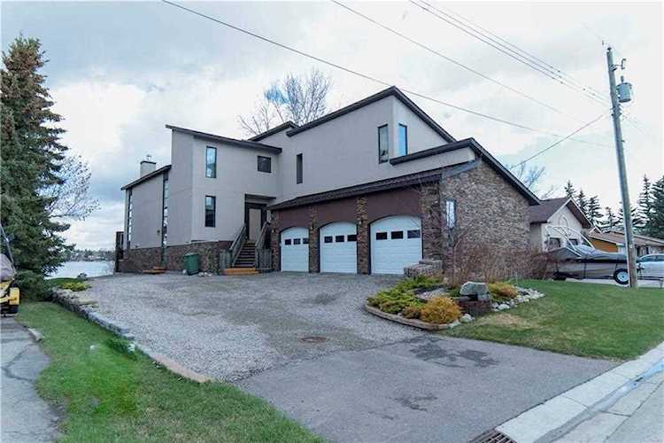 784 West Chestermere Drive Chestermere, AB T1X 1B6