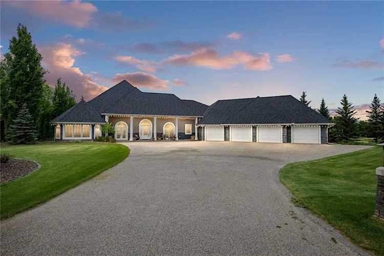 18 Pinehurst Drive Heritage Pointe, AB T1S 4J3