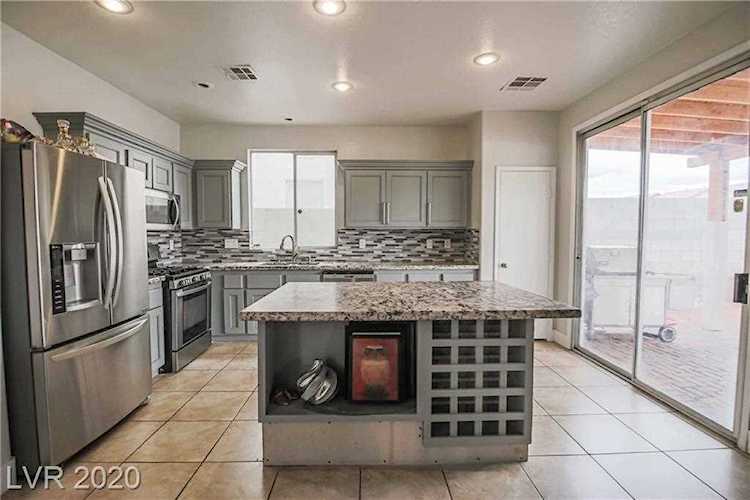 1352 Angel Falls Las Vegas, NV 89142