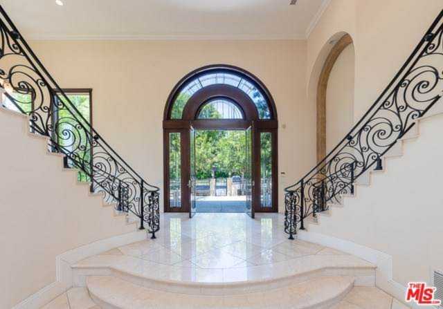 2129 Queensborough Lane Los Angeles, CA 90077