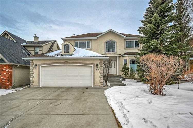 62 Discovery Ridge View SW Calgary, AB T3H 4P9
