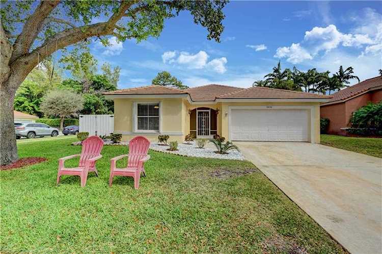5636 Muirfield Village Circle Lake Worth, FL 33463
