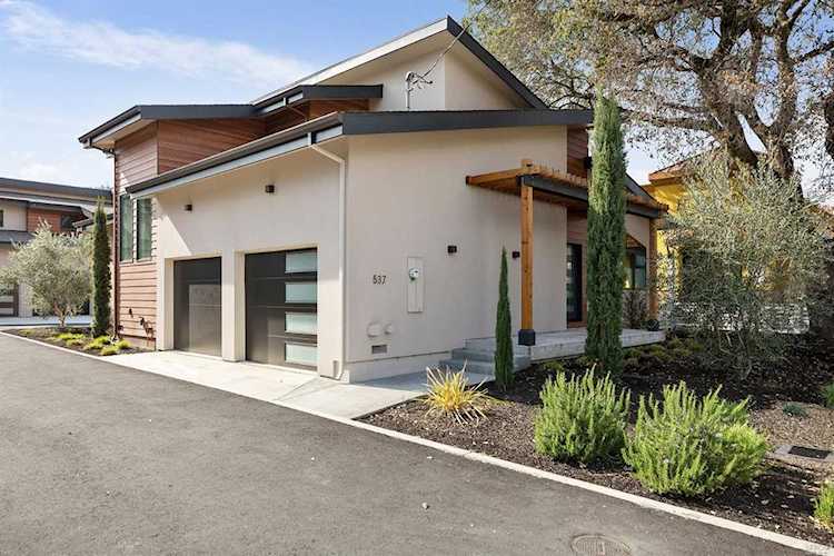 531 N Cloverdale Boulevard Cloverdale, CA 95425