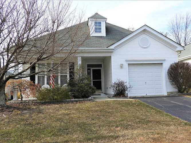 4 Gardenways Ct Lakewood, NJ 08701