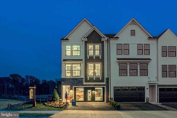 4 Hartland Orchard Terrace Chantilly, VA 20152
