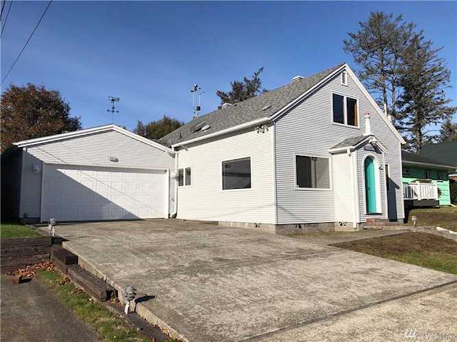 4011 K Place Seaview, WA 98644