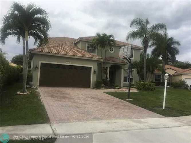 21799 Sugarberry Cir Boca Raton, FL 33428
