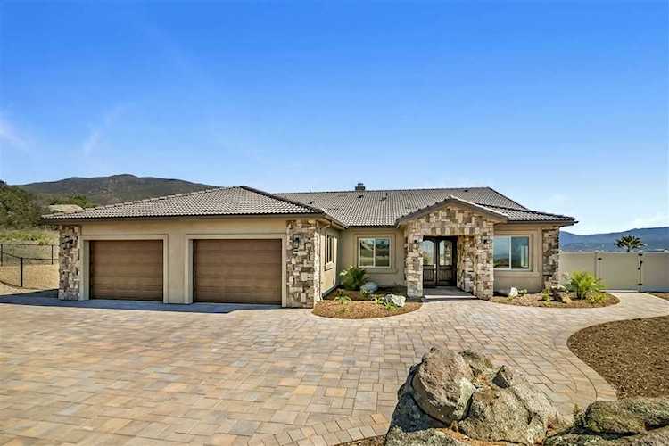 2922 Overland Passage Alpine, CA 91901