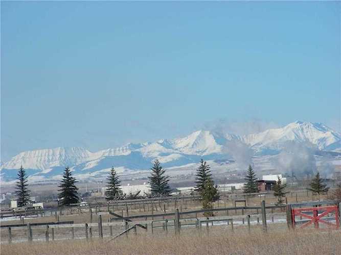 2453 Drive E Rural Foothills County, AB T1V 1N5