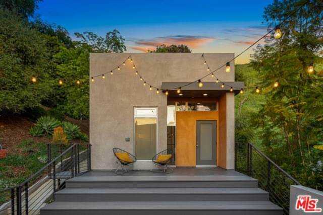 2362 Landa Street Los Angeles, CA 90039