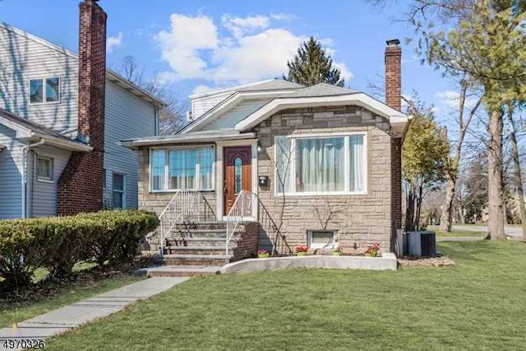 4 Collins Ter Livingston Twp., NJ 07039