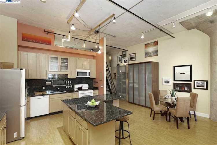 247 4Th St Oakland, CA 94607