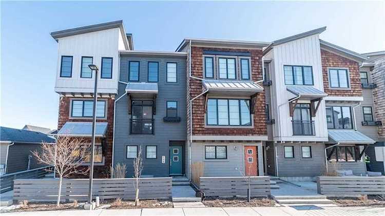 726 Walden Circle SE Calgary, AB T2X 0Y4
